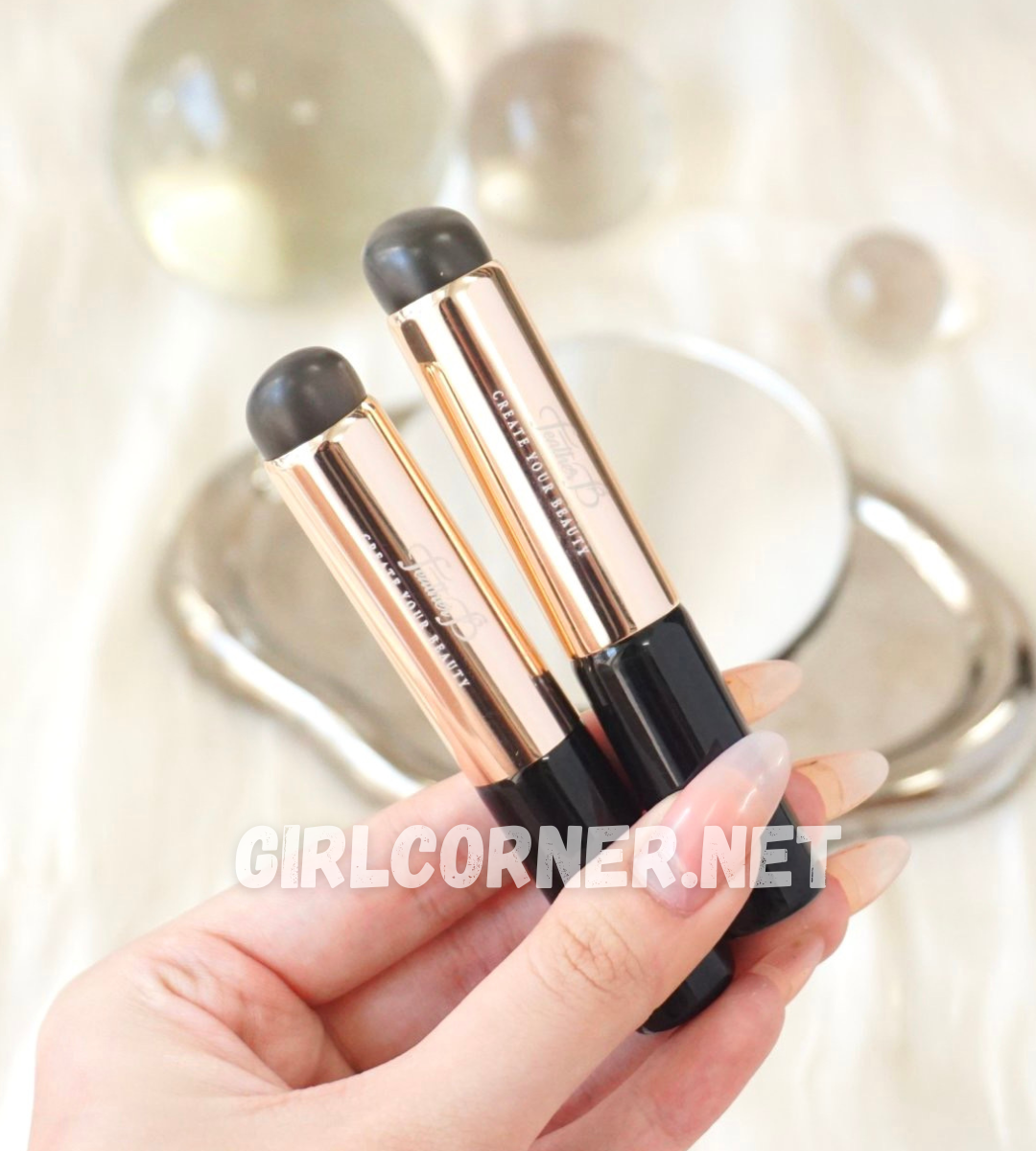 Feather B - CREAMY LIP AND BLUSH BRUSH (1)