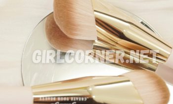 Feather B Foundation Brush vàng đồng (3)